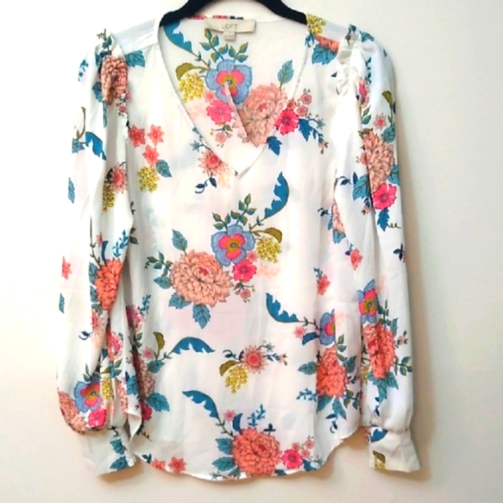 🎉HP🎉LOFT Floral V-neck Puff Sleeve Blouse, XS, NWT